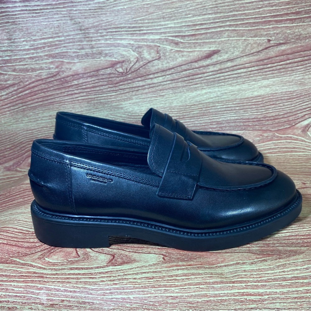 Vagabond Black Leather Penny Loafers